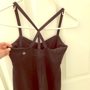 Black Lululemon sz 4 strappy tank w/ built in bra